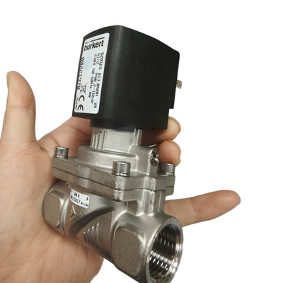 Zawór elektromagnetyczny 230 V AC z otworem o średnicy 13 mm, odpowiedni do zastosowań w układach pneumatycznych i hydraulicznych 00221970