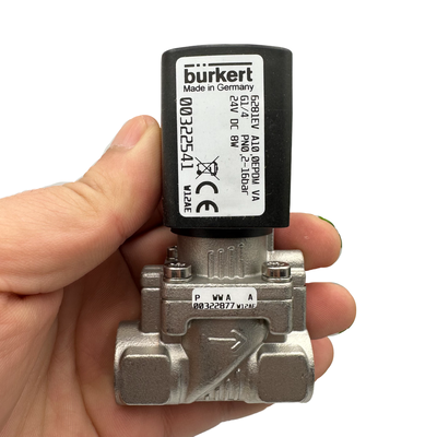Burkert Typ 6281 Szeroki zakres temperatury Zawór magnetyczny 00322544 00322545 00322546 G3/8 Węzeł 2/2 Normalnie zamknięty ciało ze stali nierdzewnej EPDM Pieczęć 10.0 Otwór przepływowy 8W cewka DC24V / AC24V / AC220V